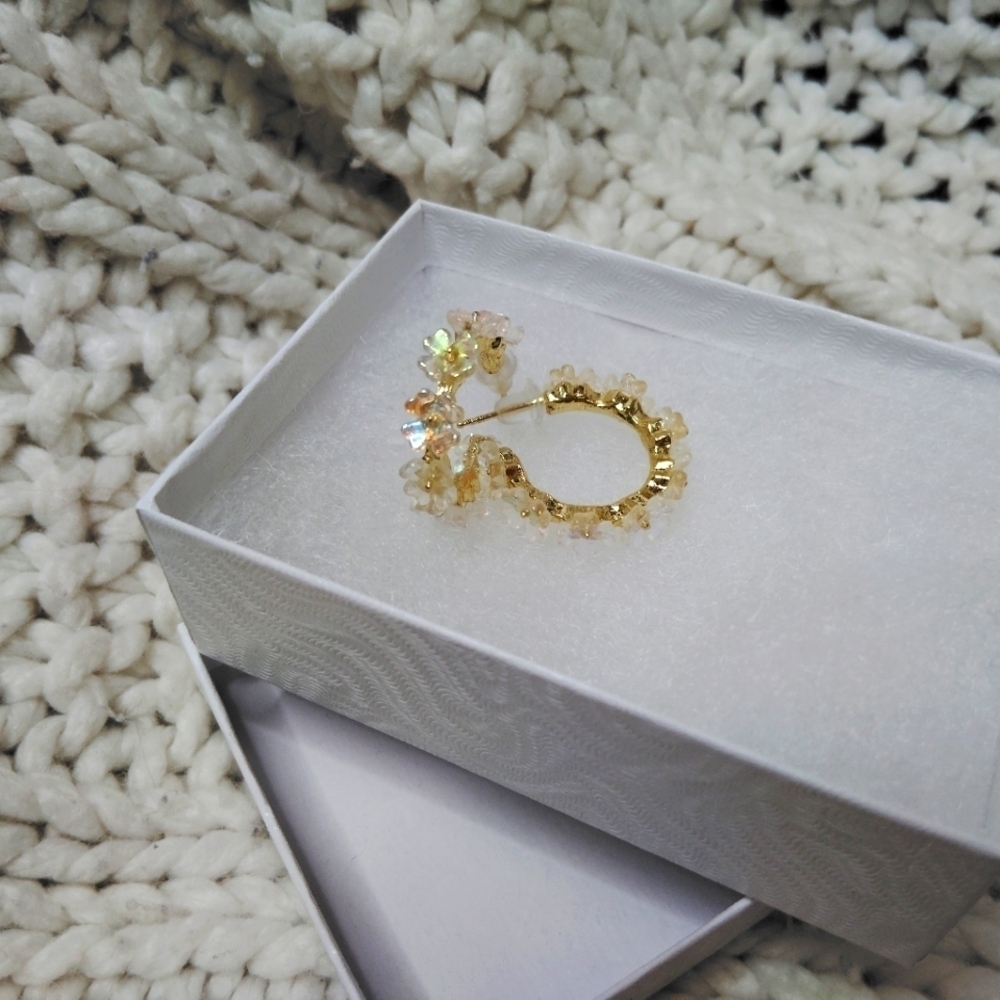2 for $20! Elegant Gold Floral Women's Earring brand new never been worn - Picture 1 of 4
